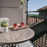 Tra Maggiore E D'orta Terra *