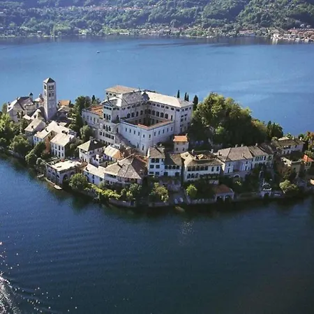 Tra Maggiore E D'orta Terra * 콜라자